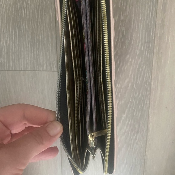 Betsey Johnson wallet - Picture 3 of 3